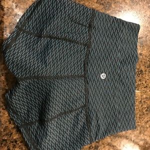 Lululemon shorts size 4